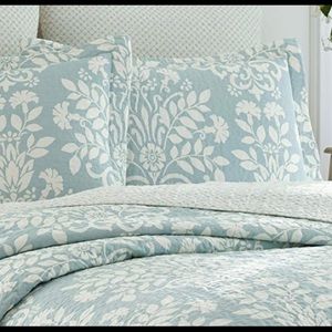 Laura Ashley King 3pc quilt set reversible NWOT